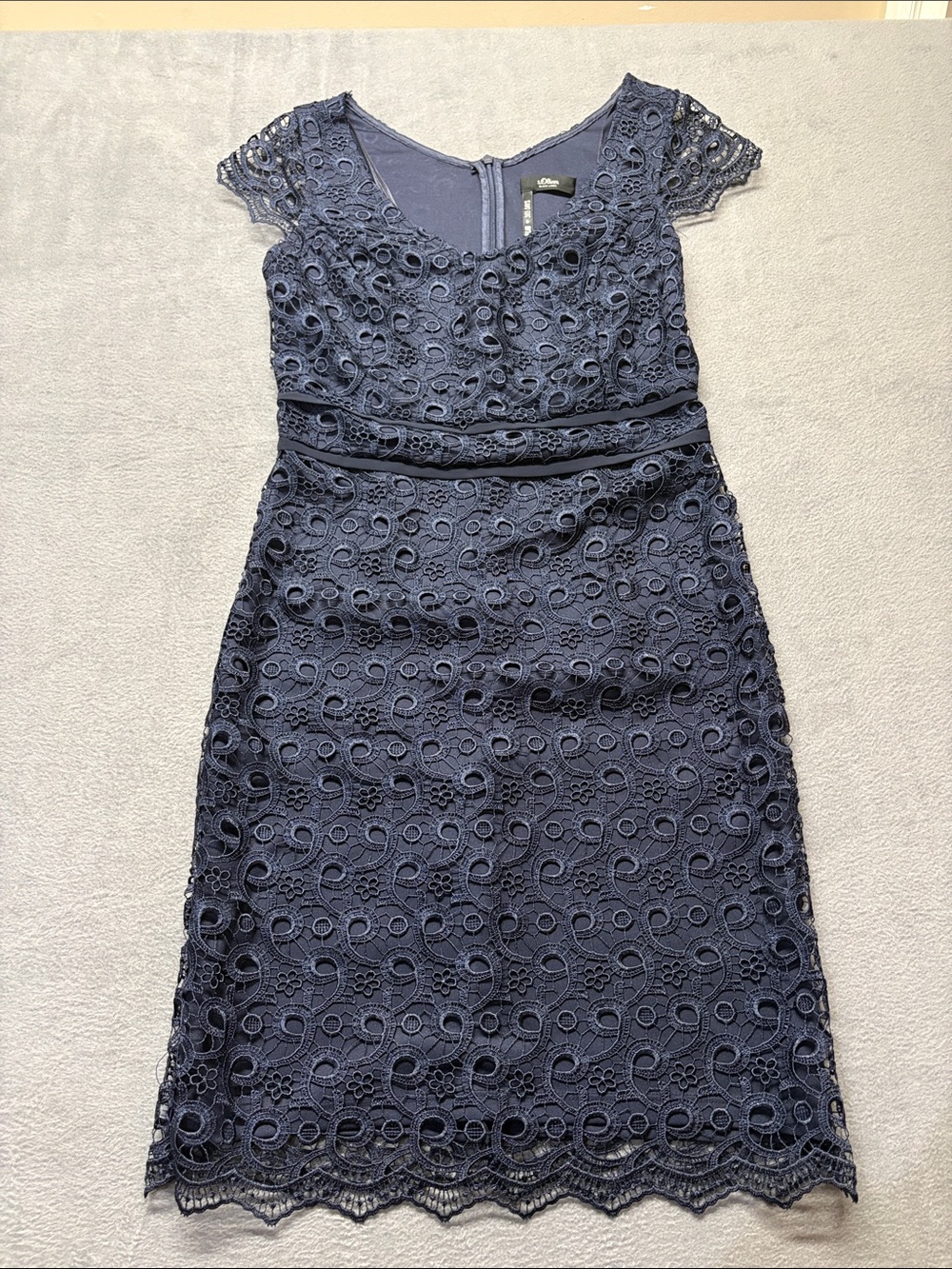 Elegant Navy‎ Lace Midi Dress with Cap Sleeves